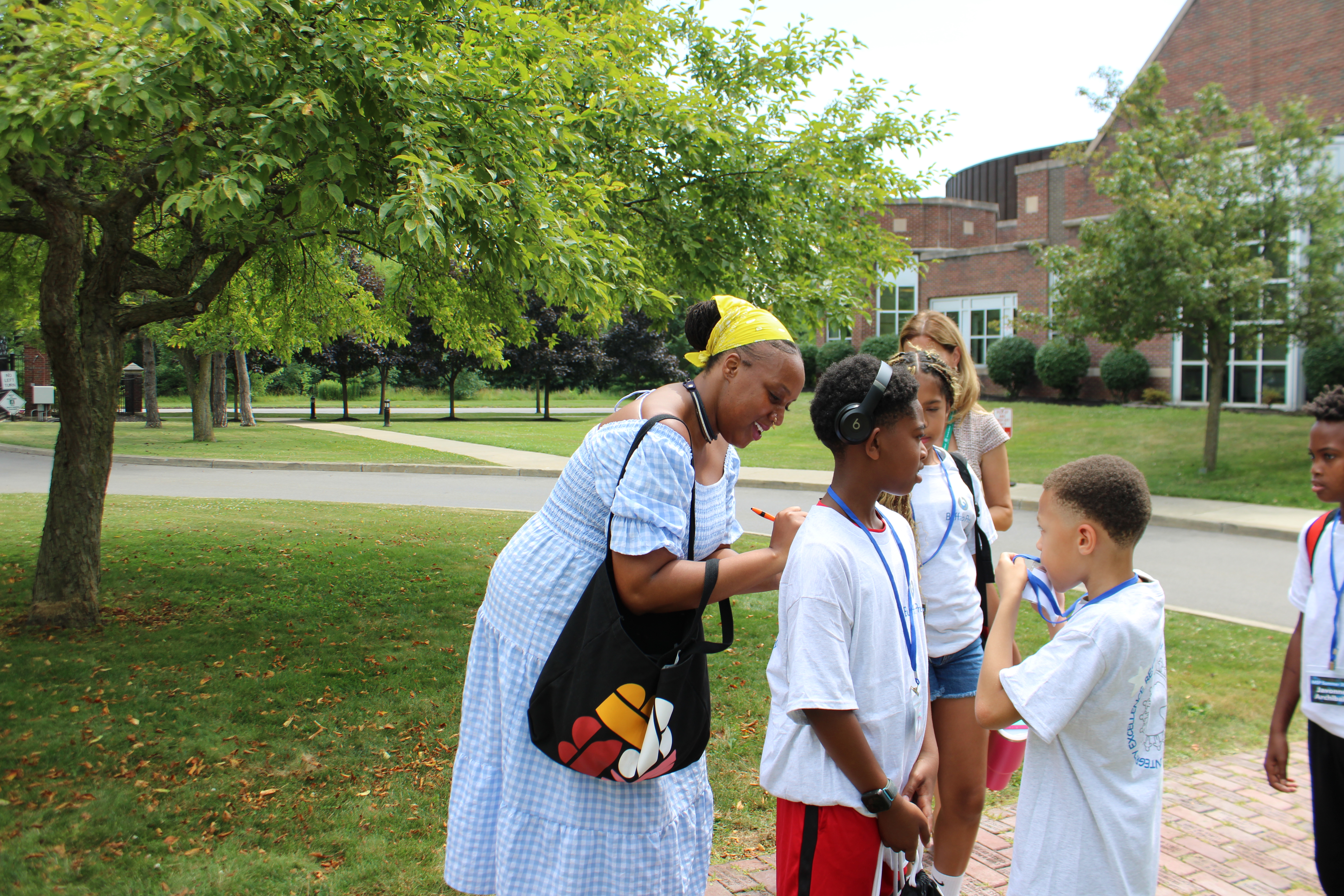 TaNisha Fordham leading a group session